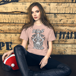 -MEIN DIRNDL IS IN DA WÄSCH- Kurzärmeliges Unisex-T-Shirt