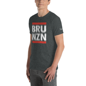 -BRUNZN- Kurzarm-Unisex-T-Shirt